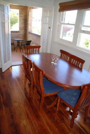 Accommodation Sydney Rockdale - 2 Bedroom Pet Friendly Budget Apartments near Rockdale Station and Brighton Le Sands Beach